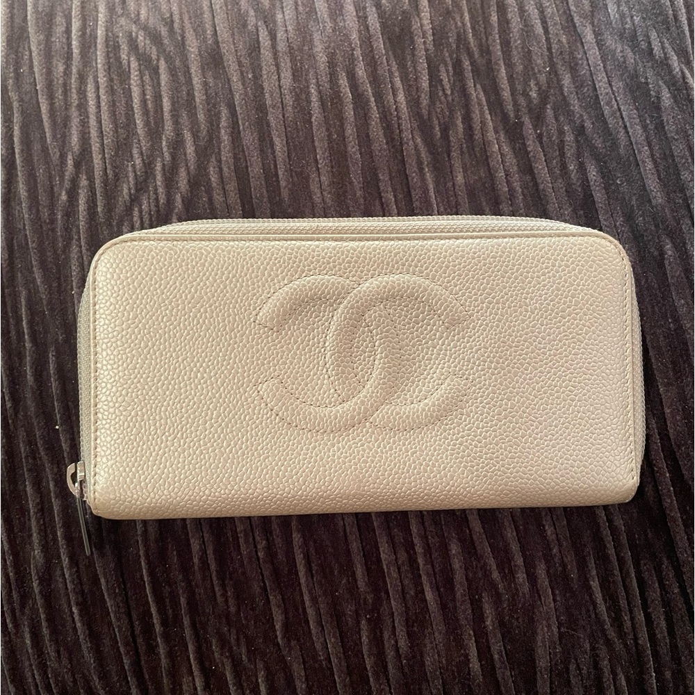 CHANEL Caviar Zip Around Wallet